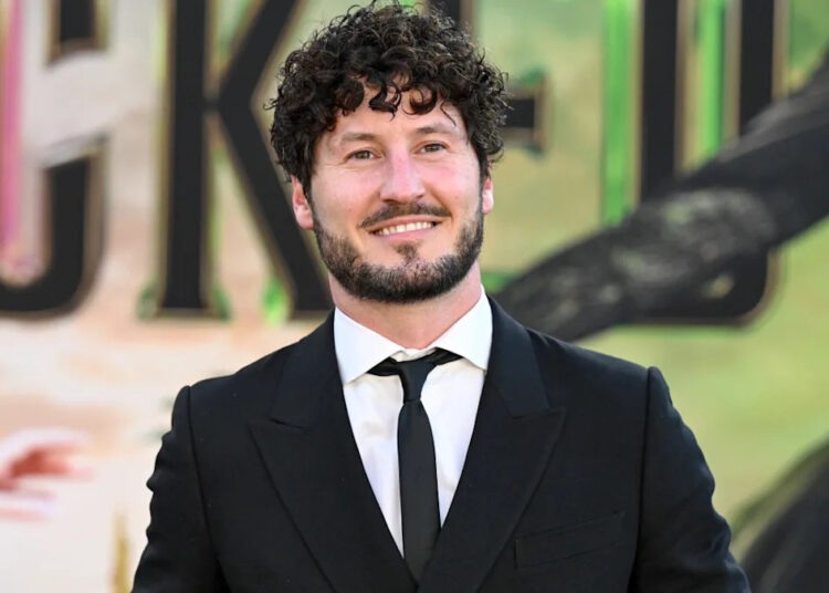 Val Chmerkovskiy reage a Sasha Farber sendo cortada de 'dwts'