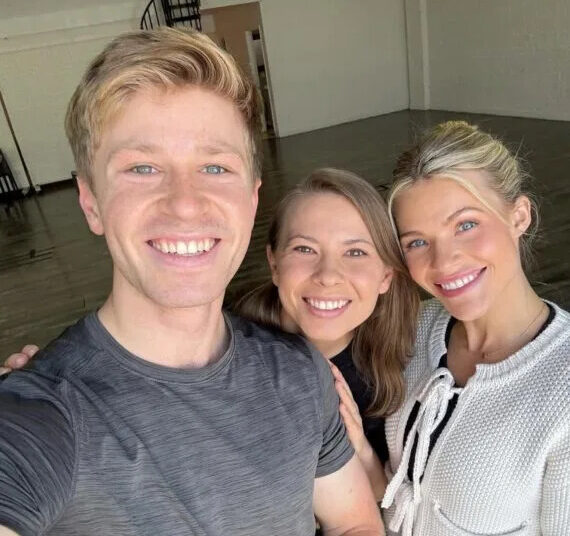 Veja Bindi Irwin Crash Robert Irwin e o ensaio de 'DWTS' de Witney Carson (fotos)