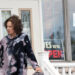 Veja os vencedores do Emmy, Dan Levy e Laurie Metcalf, no conjunto de NJ da nova série 'Big Erskes'