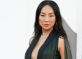 Vestido de pastoreio de Belly-Button de Greta Lee no Festival de Filmes de Veneza é um momento