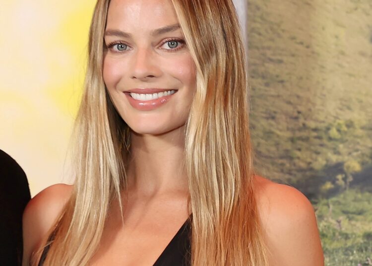 Vestido quase nu de Margot Robbie