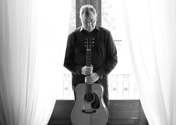 Vince Gill lança uma nova versão estendida da música lendária