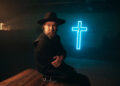 Zach Williams fala que alimenta a 'nova energia' do último álbum 'Jesus Loves'