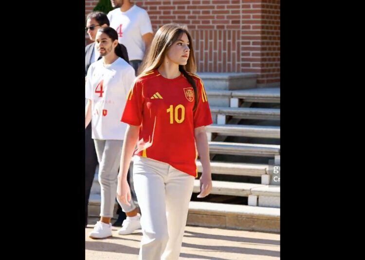 My heart is fluttering #royalspain #infanta_sofía