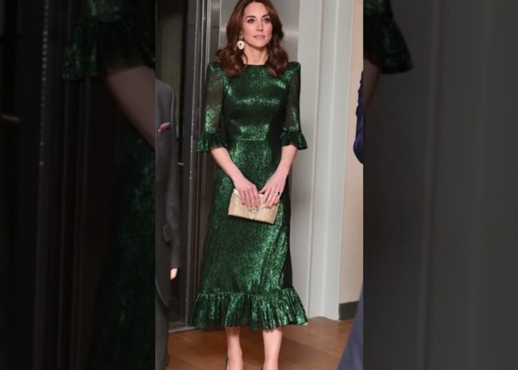 👑 Kate Middleton muda a bainha e mostra quem manda! #shortsyoutube #shortsfeed #shorts