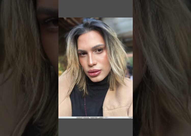 Influenciador de moda morre por complicações após procedimento estético