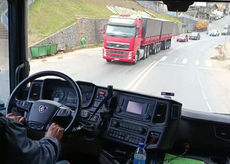 Manhuaçu MG ao entrocamento BR262 com BR 116  Realeza MG