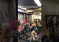 Eu e minha amiga atualizando as fofocas na hora do treino #turmadavalzinha #humor