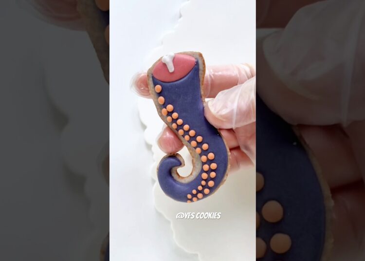 🐙Easy Halloween cookie decorating #cookiedecorating #cookies #royalicing #halloween