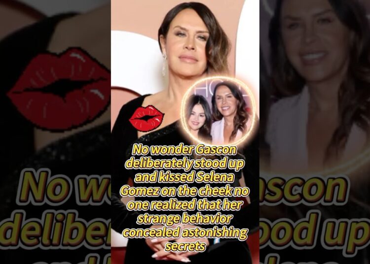 No wonder Gascon deliberately stood up and kissed Selena Gomez on the cheek#star #oscars2025 #facts