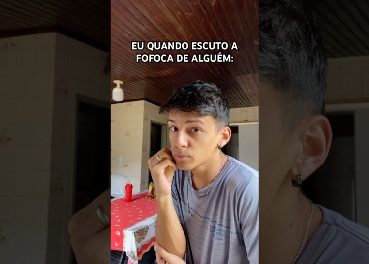VOCÊS GOSTAM DE FOFOCAS? 😂 #fofoca #noticia #humor #comedia #viral #amigos #escola #shorts