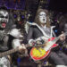 Ace Frehley, guitarrista original e membro fundador do Kiss, morre em NJ aos 74 anos