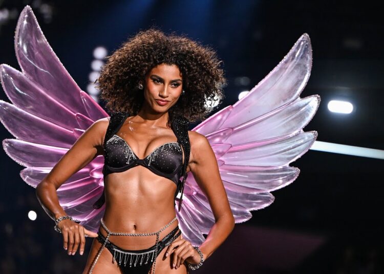 Desfile da Victoria’s Secret regressa com uma passerelle repleta de estrelas