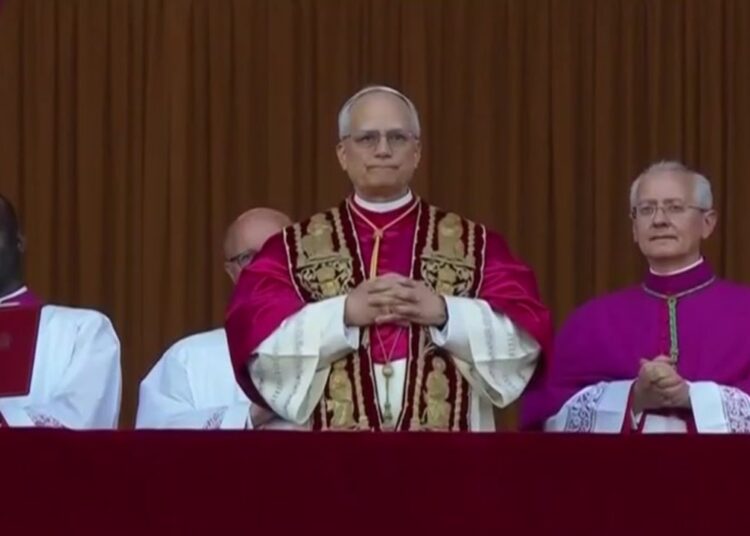 O rei Carlos III reza com o papa em visita histórica, uma pausa bem-vinda nos problemas reais em casa – Boston News, Weather, Sports
