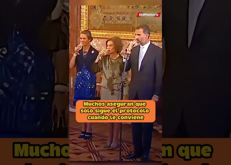 Dicen que Letizia ignoró el protocolo en pleno acto oficial… y su actitud dejó a todos en silencio