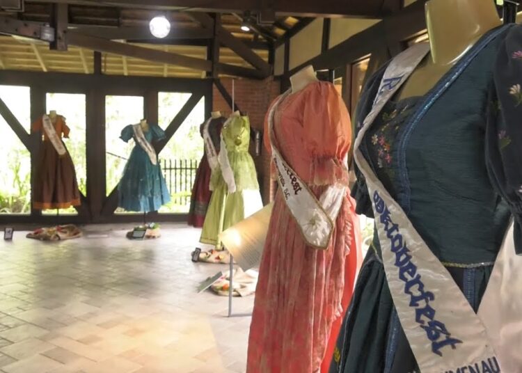 Trajes da realeza da Oktoberfest
