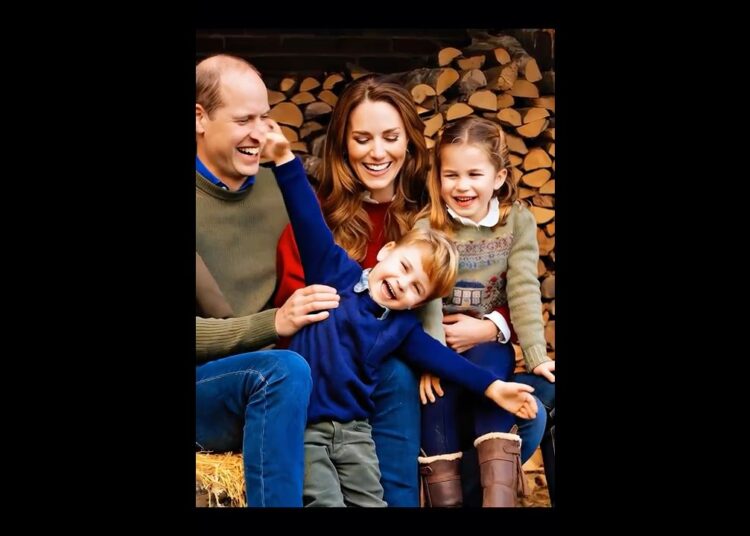 Omg! Louis makes the whole family so happy! #royal #princewilliam #princelouis #charlotte