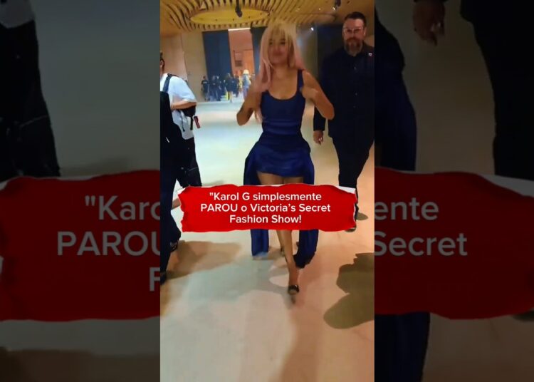 Karol G simplesmente PAROU o Victoria’s Secret Fashion Show! #ultimasnoticia #estrelas viral