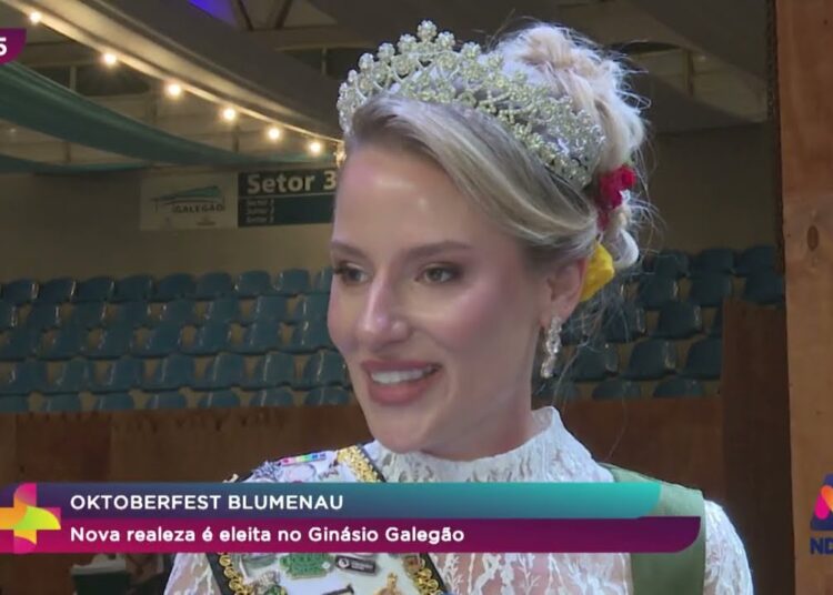 Oktoberfest Blumenau: nova realeza é eleita em evento no Ginásio Galegão