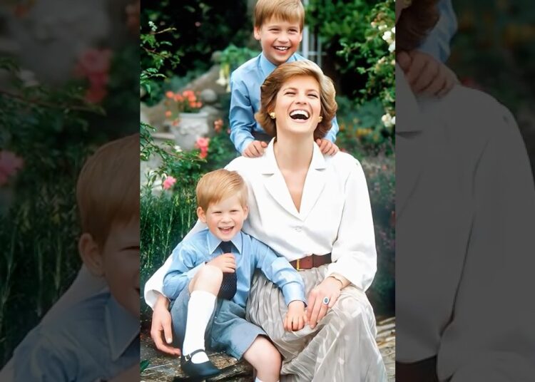 Diana smiles happily with William & Harry#royal #princewilliam #princeharry #princess #diana