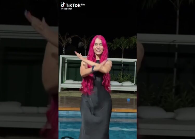 KATLEN MARTINS DANÇANDO-.| { TIK TOK DOS FAMOSOS DANCE } @katlenof