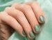 Unhas verdes com glitter