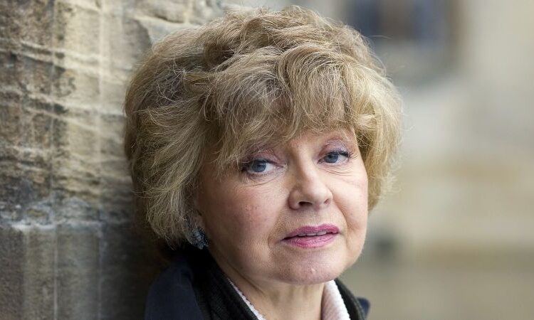 A atriz de 'Fawlty Towers', Prunella Scales, morre aos 93 anos