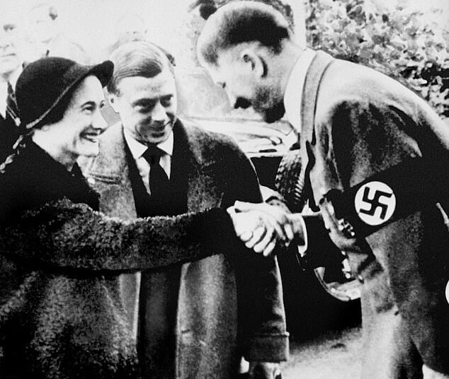 A chocante razão pela qual o rei Eduardo VIII e Wallis Simpson fizeram sua infame viagem real pela Alemanha nazista