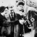 A chocante razão pela qual o rei Eduardo VIII e Wallis Simpson fizeram sua infame viagem real pela Alemanha nazista