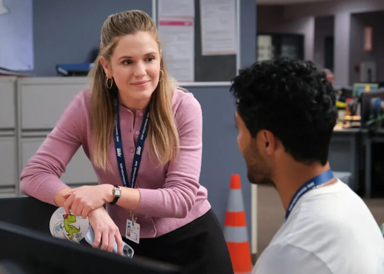 A comédia no local de trabalho de Harriet Dyer e Tim Meadows recebe luz verde? (Avalie!)