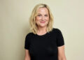 A corrida de melhor podcast do Globo de Ouro ganha forma com Amy Poehler liderando as primeiras previsões