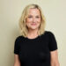 A corrida de melhor podcast do Globo de Ouro ganha forma com Amy Poehler liderando as primeiras previsões