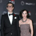 A criação colorida de Christina Ricci mostra um raro vislumbre do tempo de reprodução com seus 2 filhos
