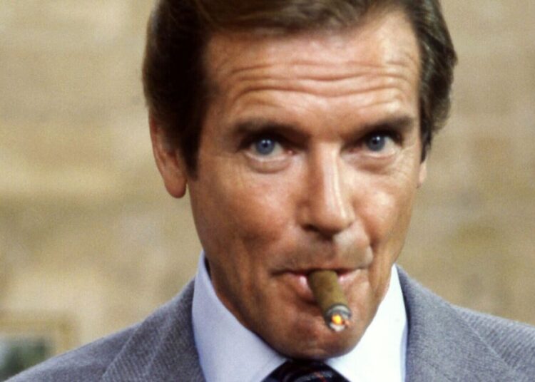 A demanda bizarra de Roger Moore durante as filmagens de James Bond foi revelada – Celebrity News – Entretenimento