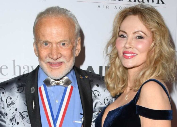 A esposa do astronauta Buzz Aldrin, Anca Faur, morre aos 66 anos