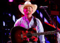 A estrela country Cody Johnson cancela toda a turnê de 2025 após uma emergência médica exigir cirurgia imediata