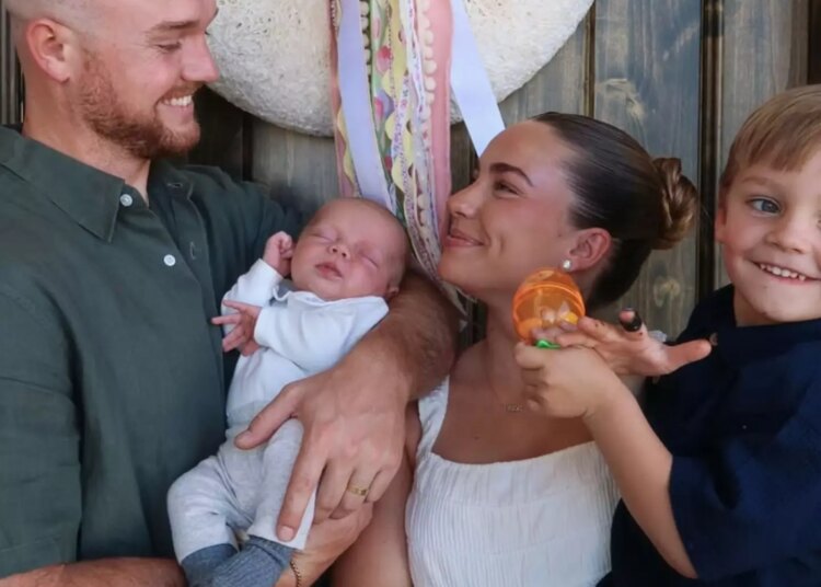 Emilie Kiser falou sobre luto e postou online novamente após a morte de seu filho (Instagram/emiliekiser)