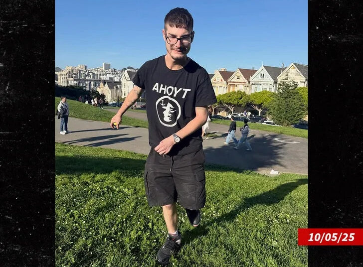 A estrela do TikTok, Joshua Block, levou um soco depois de dizer que odeia imigrantes, em vídeo