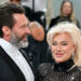 A ex-mulher de Hugh Jackman, Deborra-Lee Furness, espalha rumores de um livro de memórias após este raro avistamento