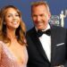 A ex-mulher de Kevin Costner, Christine Baumgartner, casa-se com ex-vizinho em casamento emocional