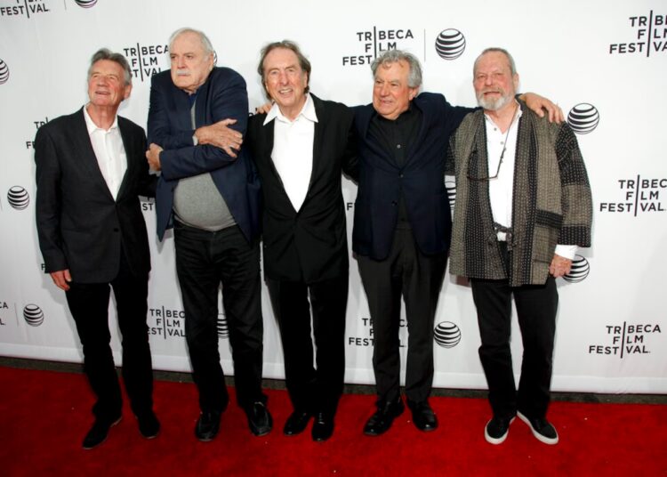 Michael Palin, a partir da esquerda, John Cleese, Eric Idle, Terry Jones e Terry Gilliam
