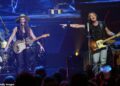 A guitarrista de Keith Urban, Maggie Baugh, leva os fãs ao frenesi com uma nova música emocionante sobre emoções de 'luta' - enquanto rumores de romance giram após a separação de Nicole Kidman