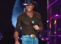 A lenda do país, Tim McGraw, surpreende fã com um momento emocional de uma vez na vida-para sempre '