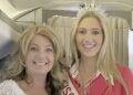 A oferta da rainha da beleza pelo título 40 anos após a mãe