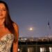 A parte superior do espartilho de Sofia Vergara com decote em negrito fará com que você pareça duas vezes