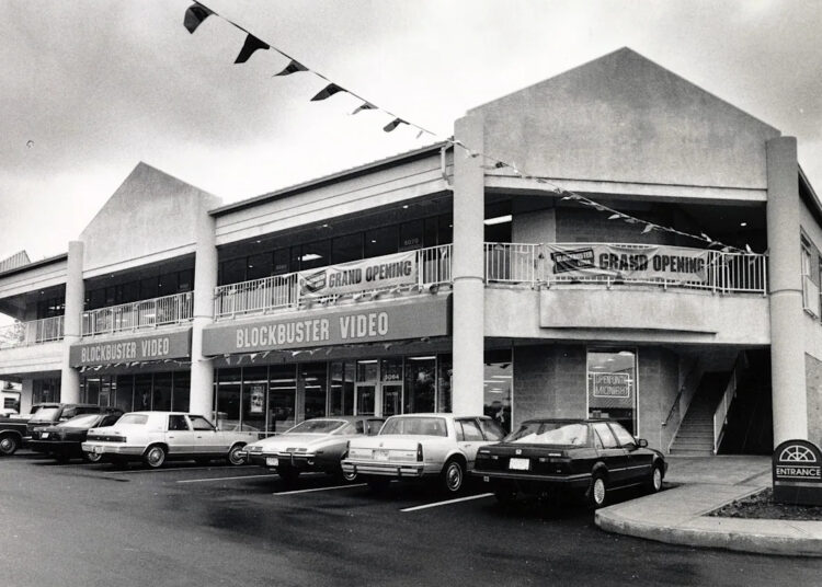 A primeira locadora Blockbuster Video foi inaugurada em 1985