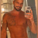 A selfie espelhada sem camisa de Ricky Martin fará você fazer uma tomada dupla