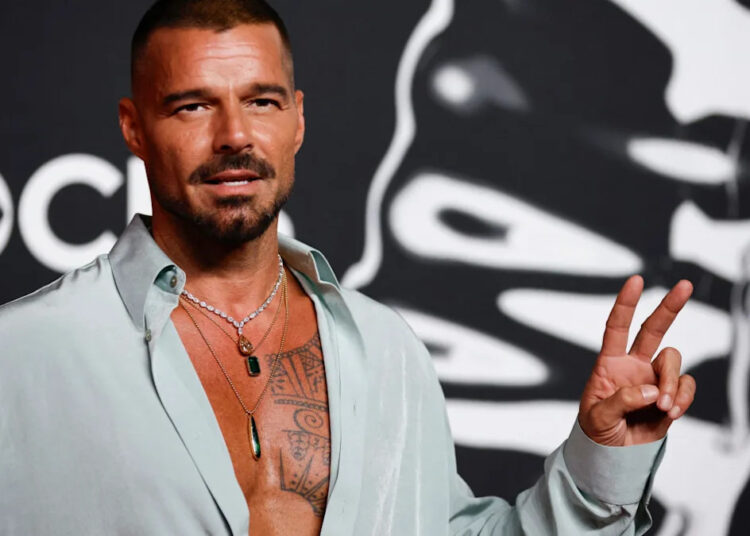 A selfie sem camisa de Ricky Martin prova que ele não tem etapa aos 53