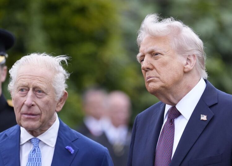 A tentativa de Trump de cortejar o rei Charles com a visita de estado prevista para cair - Royals - Notícias