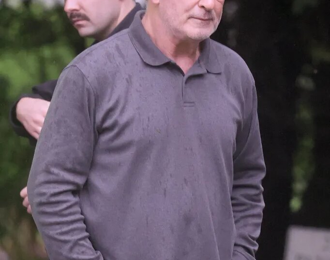 A triste história de Alec Baldwin culpando o caminhão de lixo pelo acidente em Hamptons, apoiada pela polícia